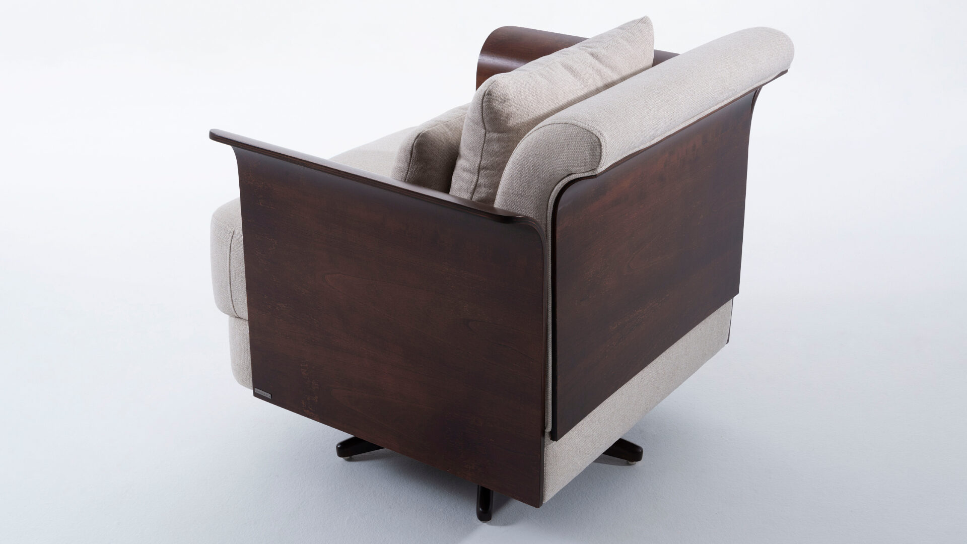 Orvalho Poltrona – by Daniela Ziegler